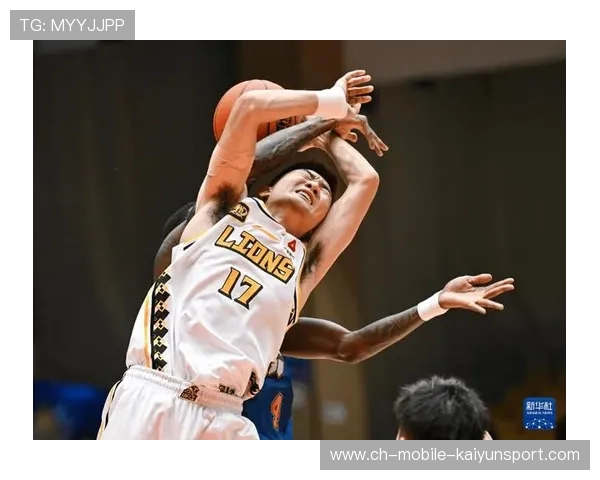 孙铭徽突破上篮,浙江攻防转换迅速:一个赛季的火花与未来